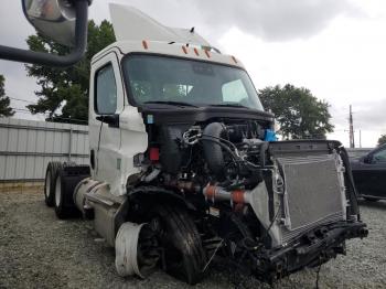  Salvage Freightliner Cascadia 1