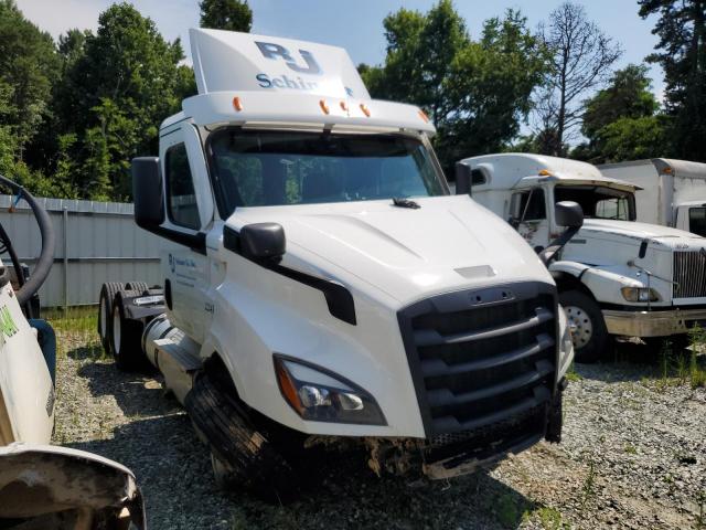  Salvage Freightliner Cascadia 1