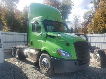  Salvage Freightliner Cascadia 1