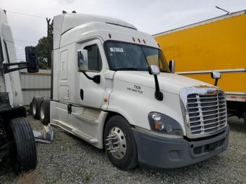  Salvage Freightliner Cascadia 1