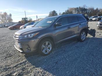  Salvage Toyota Highlander