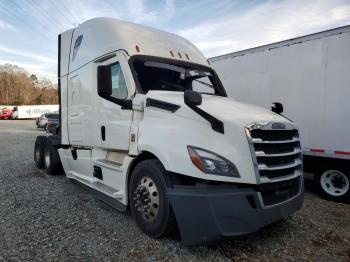  Salvage Freightliner Cascadia 1