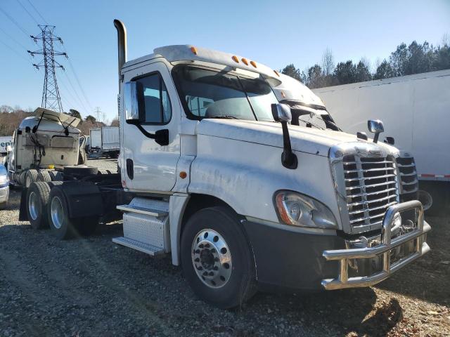  Salvage Freightliner Cascadia 1