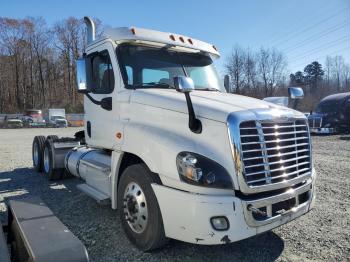  Salvage Freightliner Cascadia 1