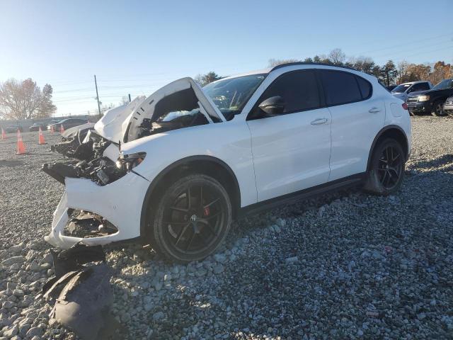  Salvage Alfa Romeo Stelvio