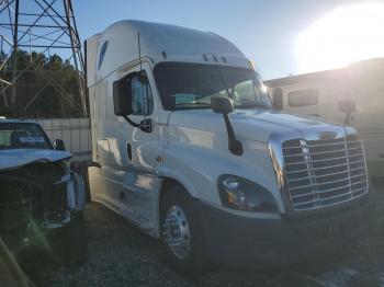  Salvage Freightliner Cascadia 1