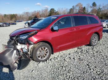  Salvage Toyota Sienna