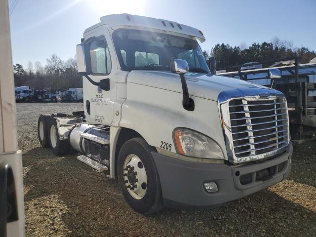  Salvage Freightliner Cascadia 1