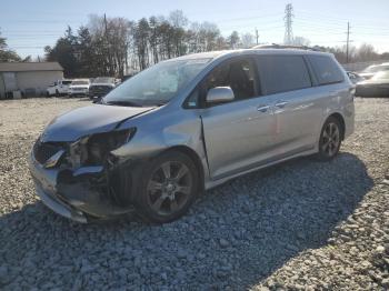  Salvage Toyota Sienna