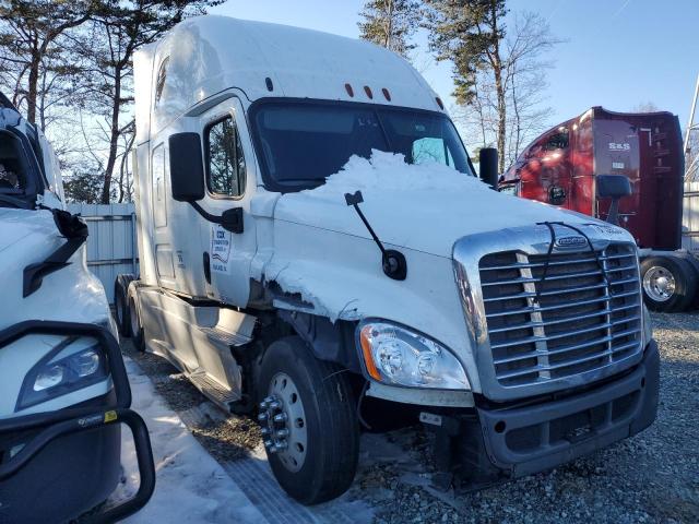  Salvage Freightliner Cascadia 1