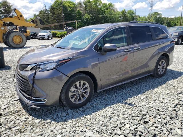  Salvage Toyota Sienna