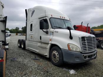  Salvage Freightliner Cascadia 1