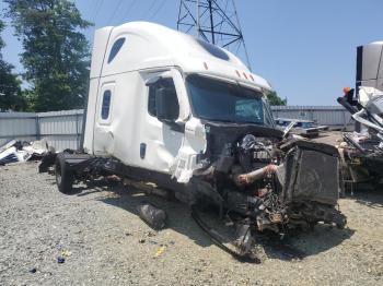  Salvage Freightliner Cascadia 1