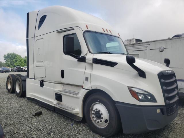  Salvage Freightliner Cascadia 1