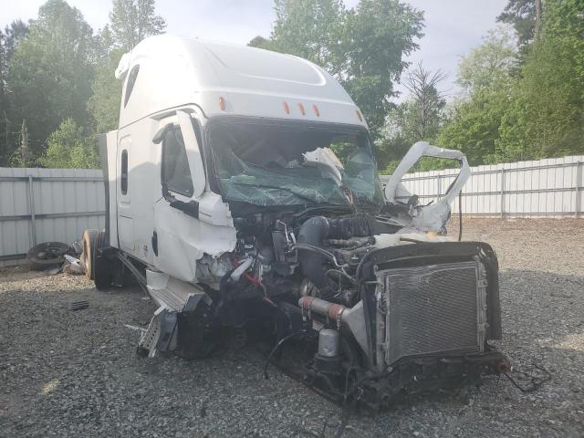  Salvage Freightliner Cascadia 1