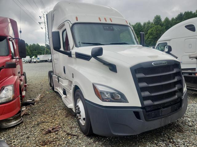  Salvage Freightliner Cascadia 1
