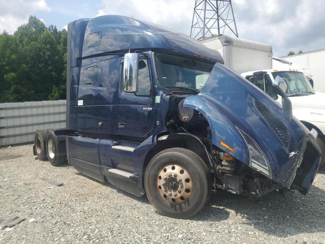  Salvage Volvo Vn