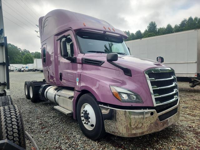  Salvage Freightliner Cascadia 1