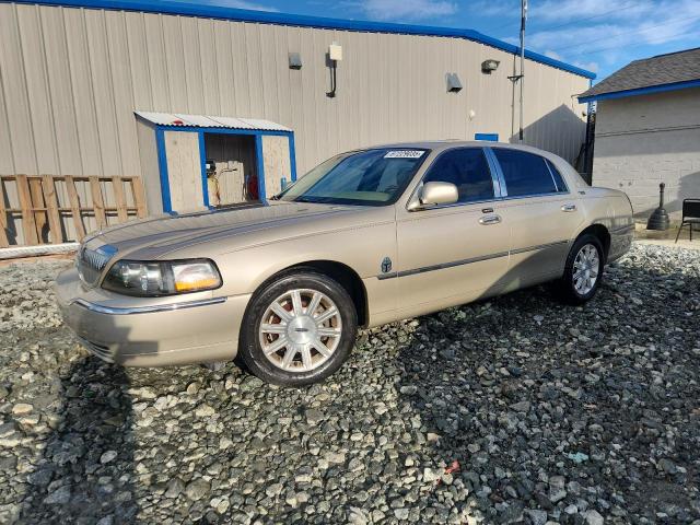  Salvage Lincoln Towncar