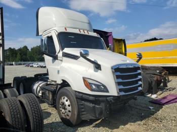  Salvage Freightliner Cascadia 1