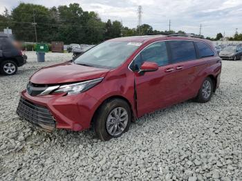  Salvage Toyota Sienna