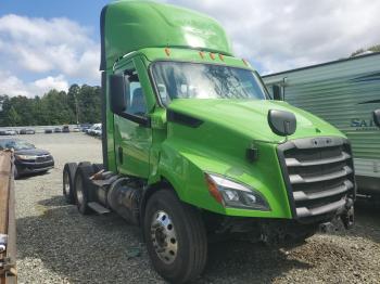  Salvage Freightliner Cascadia 1
