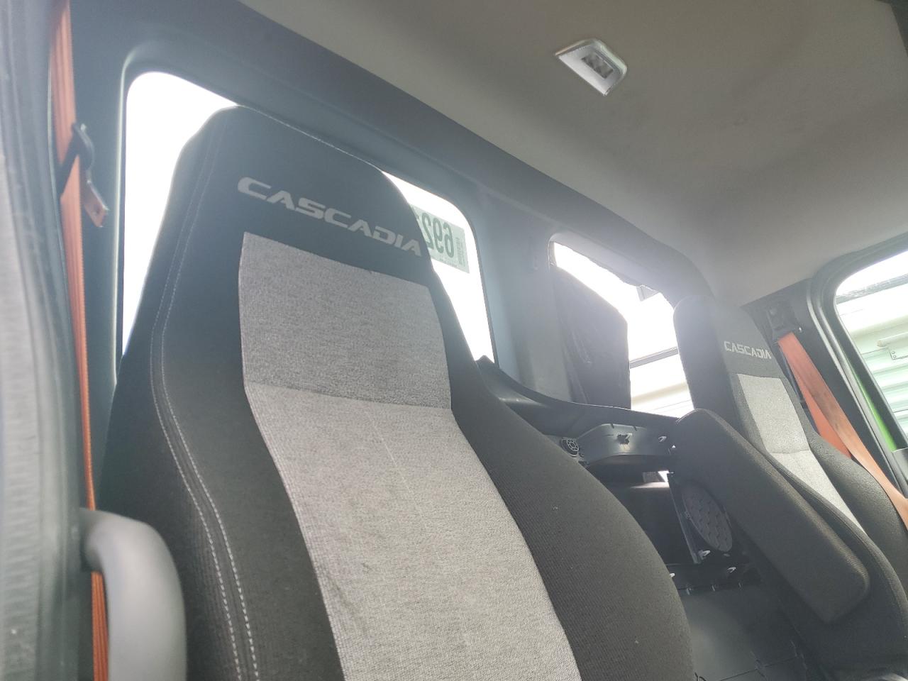 Freightliner Cascadia 1 Image 5