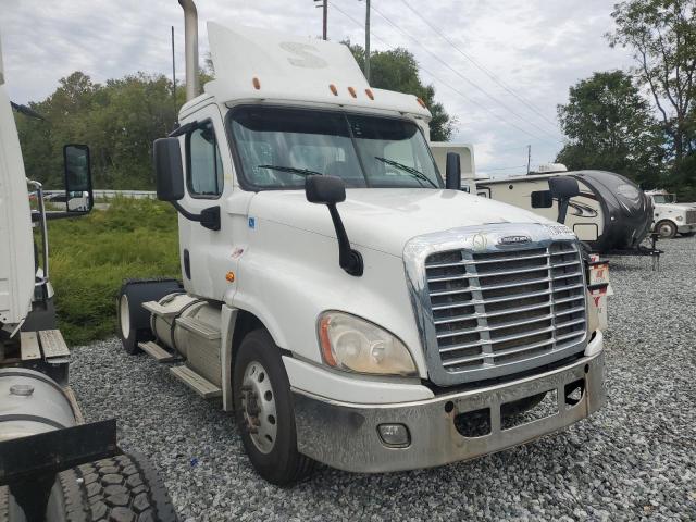  Salvage Freightliner Cascadia 1