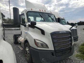  Salvage Freightliner Cascadia 1