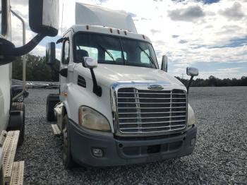  Salvage Freightliner Cascadia 1