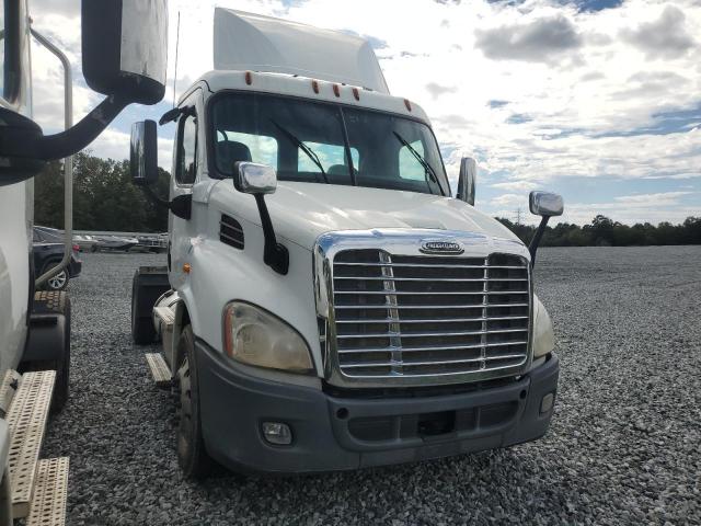  Salvage Freightliner Cascadia 1
