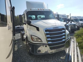  Salvage Freightliner Cascadia 1