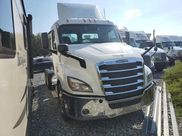  Salvage Freightliner Cascadia 1