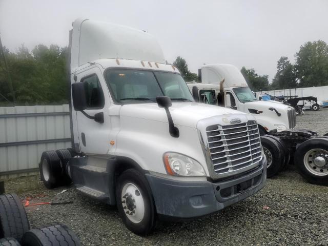  Salvage Freightliner Cascadia 1