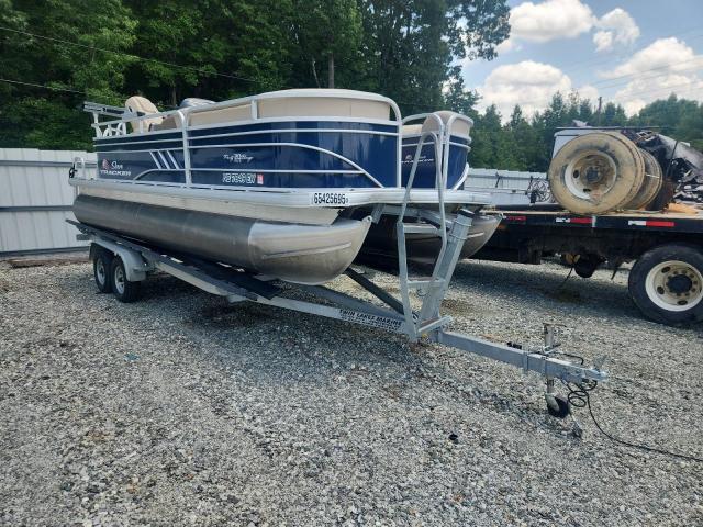  Salvage Sun Tracker Boat