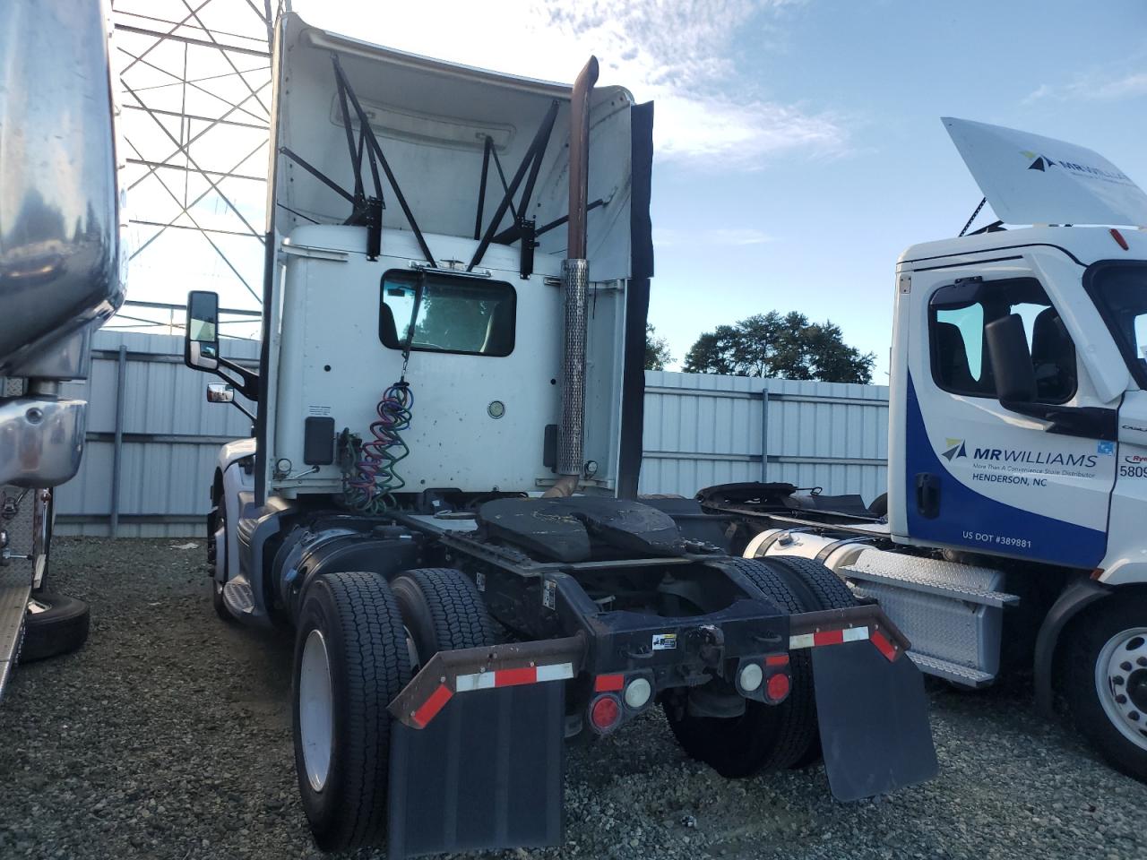 Peterbilt 579 Image 4