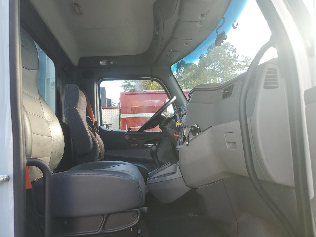 Peterbilt 579 Image 6