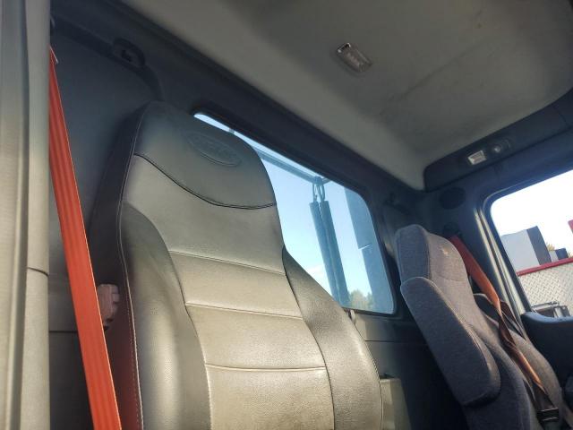 Peterbilt 579 Image 3