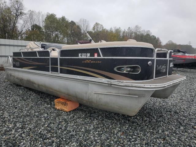  Salvage Sun Tracker Party Barg