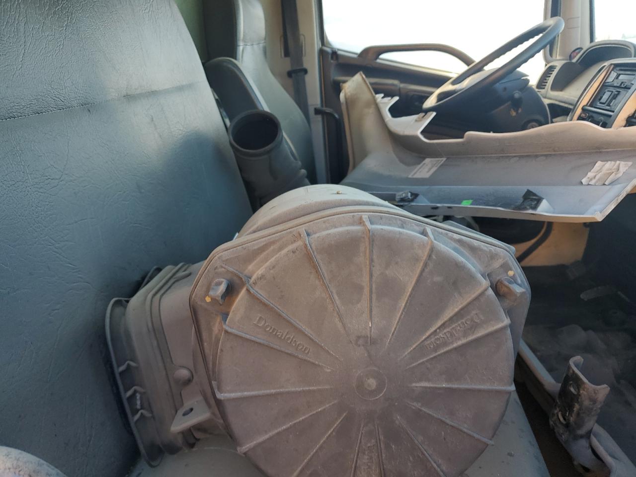 Hino 258 268 Image 13