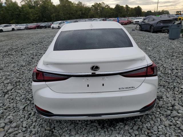 Lexus Es 300h Base Image 10