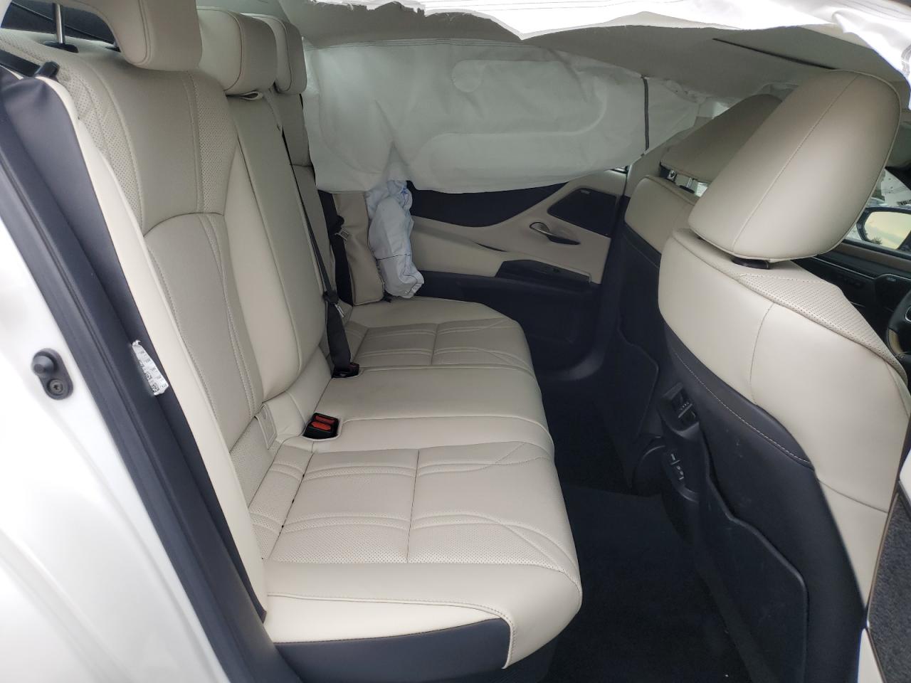 Lexus Es 300h Base Image 7