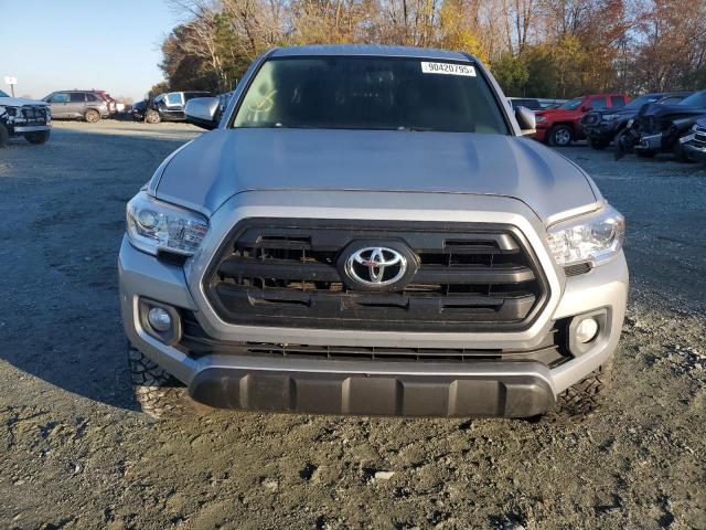 Toyota Tacoma Double Cab Image 3