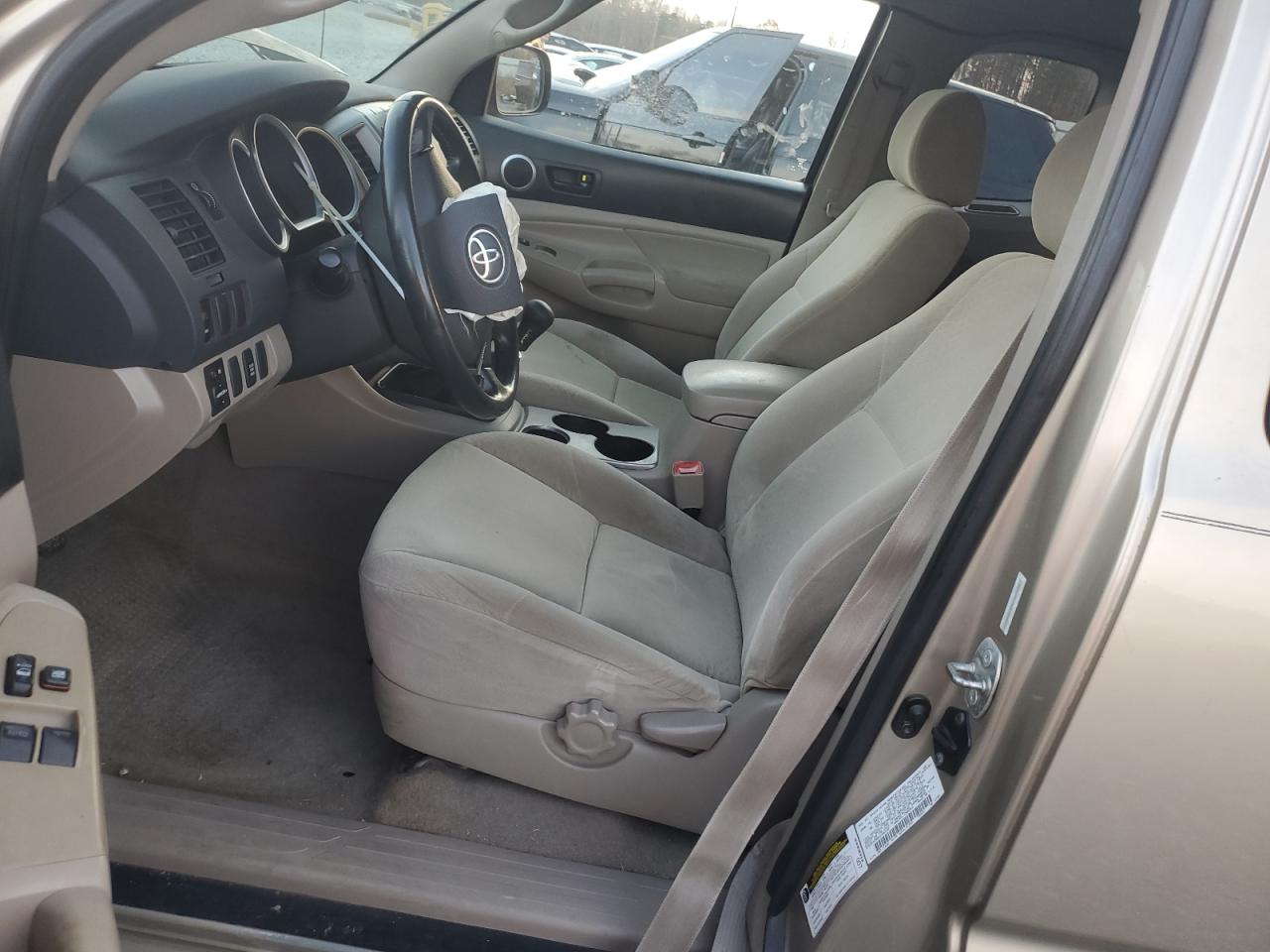 Toyota Tacoma Access Cab Image 2