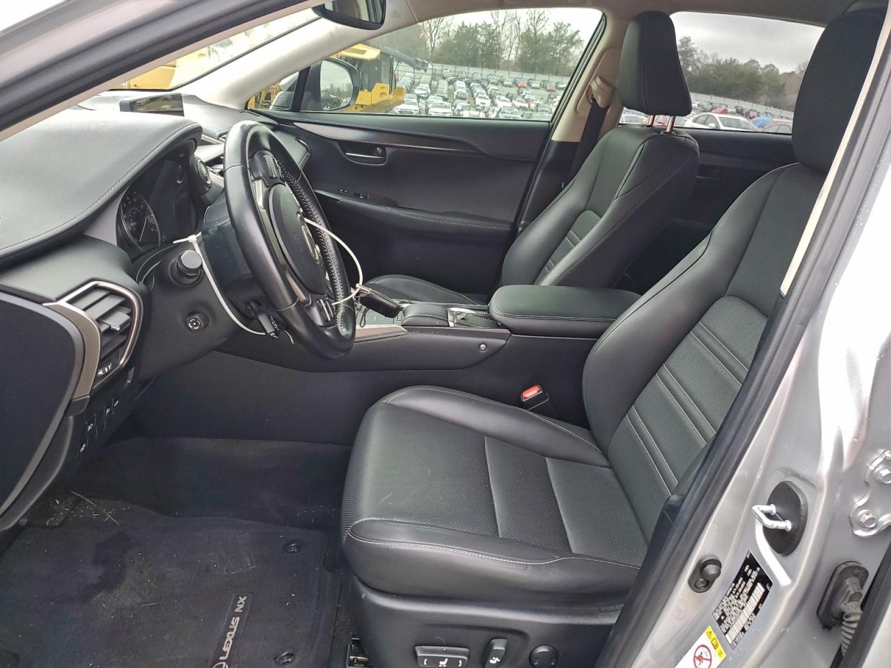 Lexus NX 300 Base Image 12