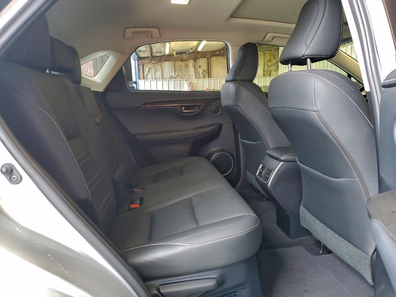 Lexus NX 300 Base Image 6