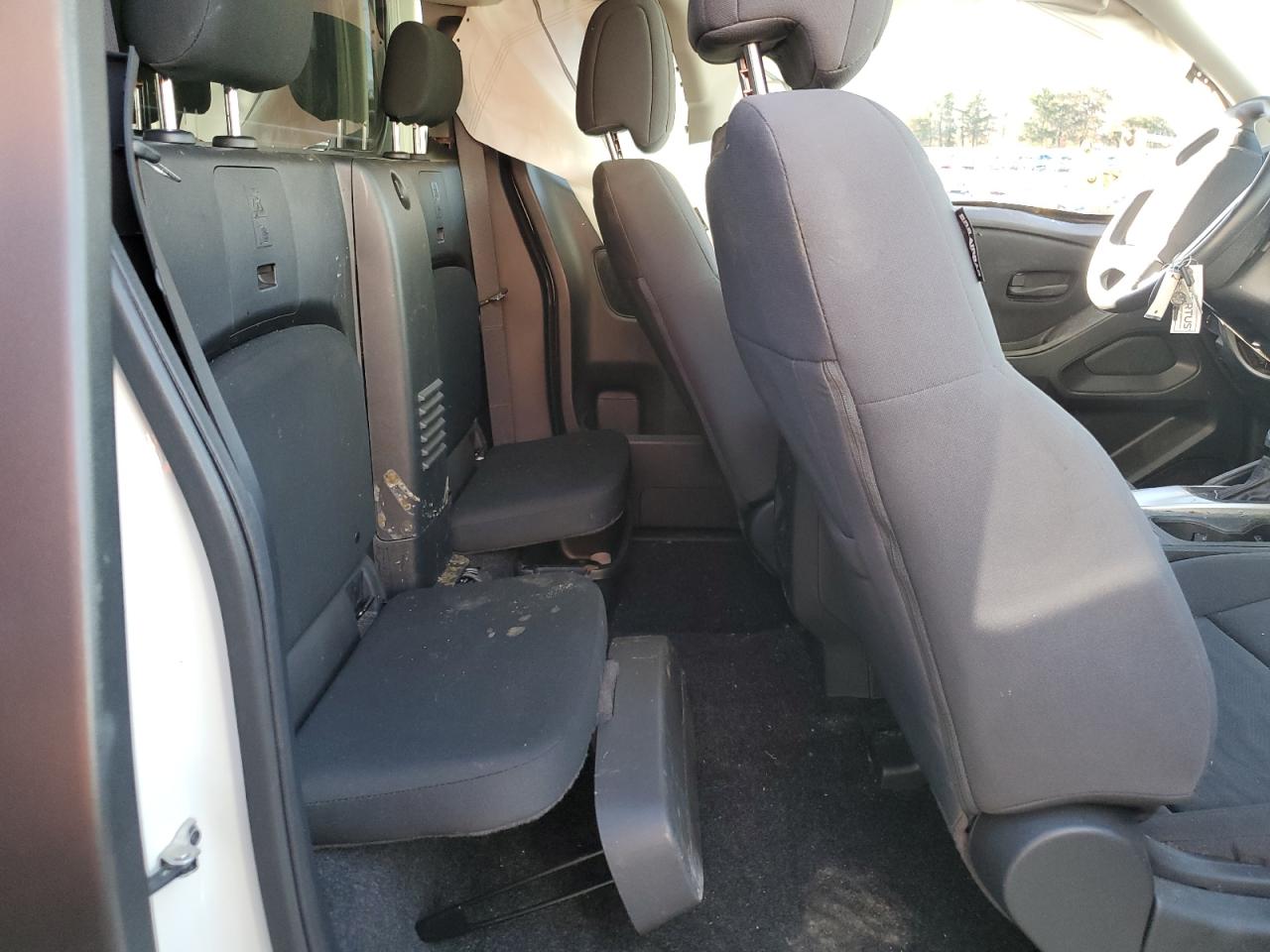 Nissan Frontier S Image 7