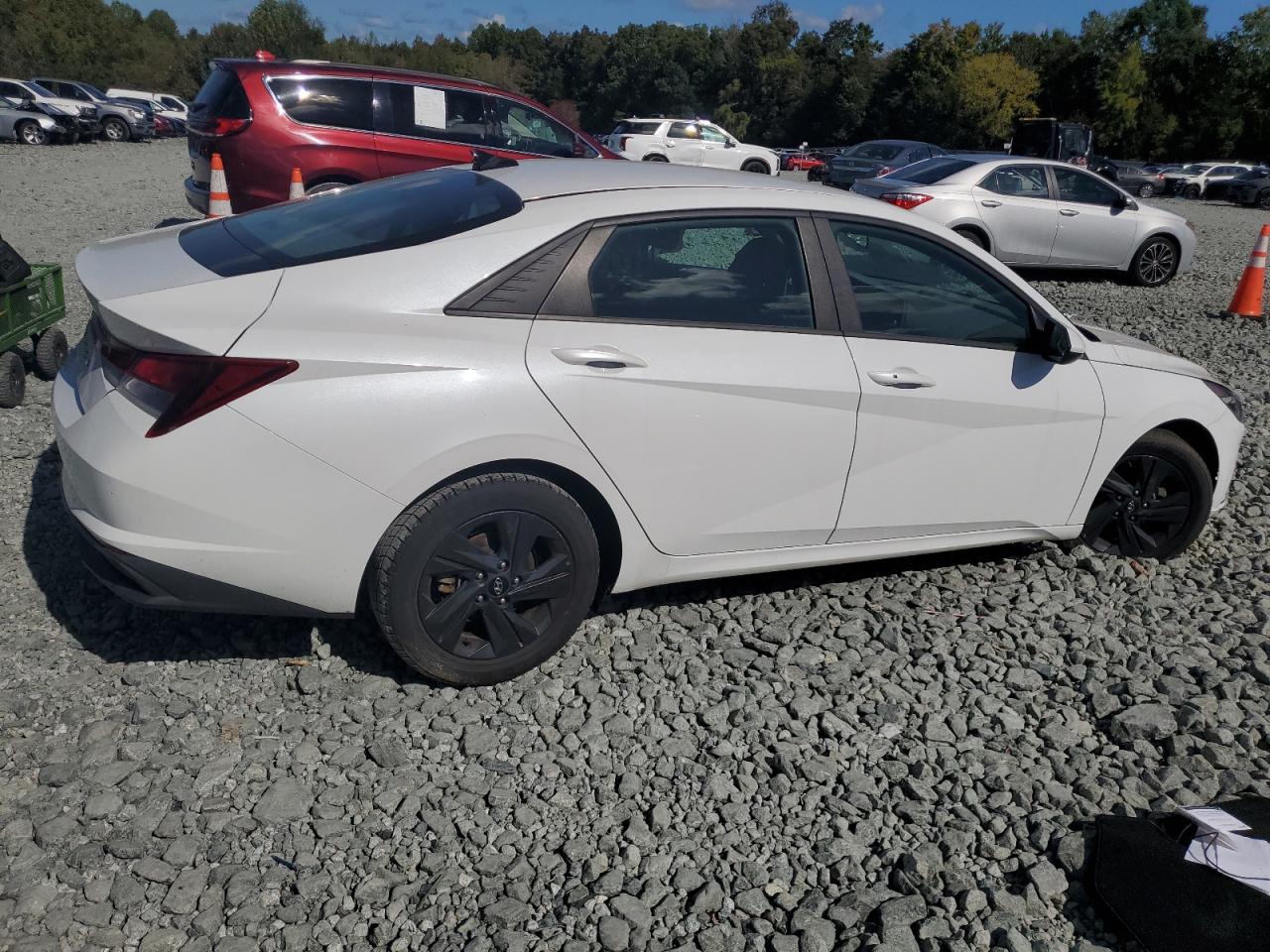 Hyundai ELANTRA Sel Image 2