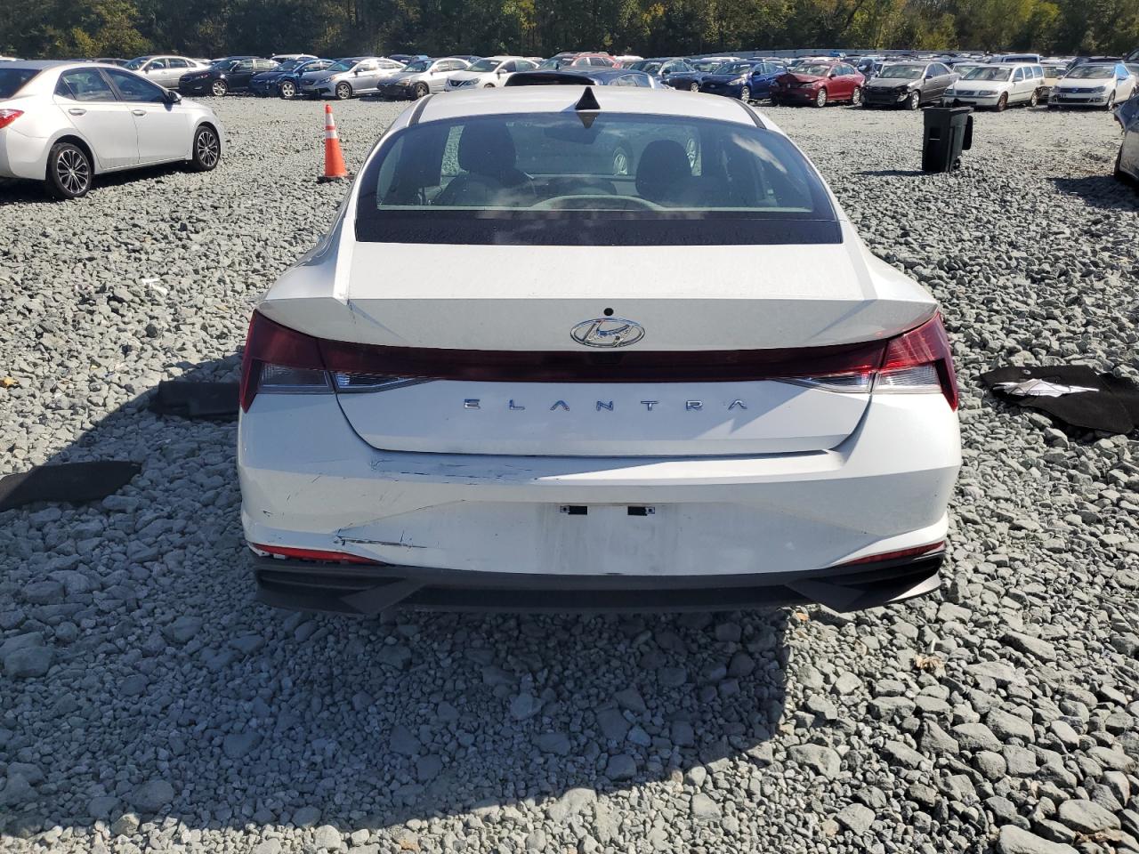 Hyundai ELANTRA Sel Image 11