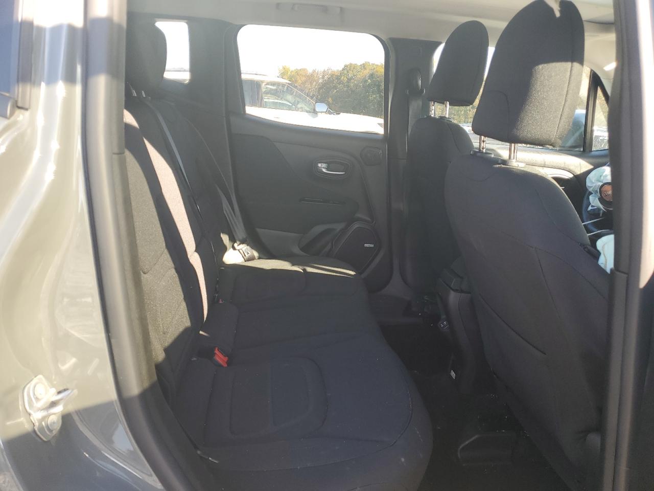 Jeep Renegade Latitude Image 7